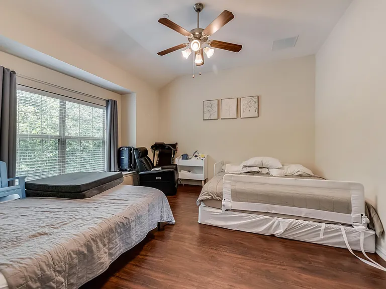 1916 Lantana Ln — Photo 17