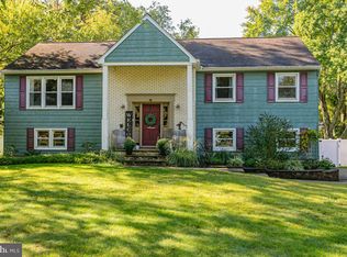 12 Holder Dr, Ewing, NJ 08628