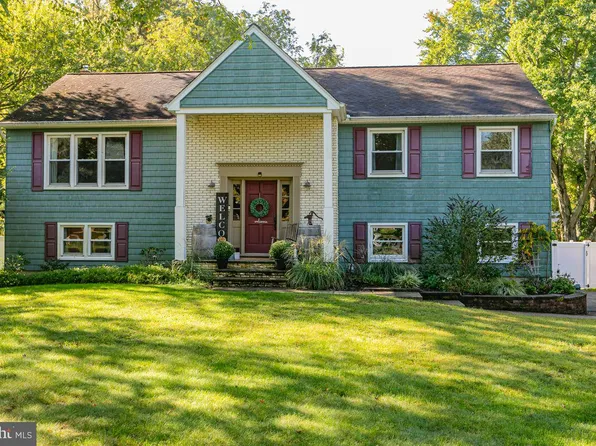 12 Holder Dr, Ewing, NJ 08628