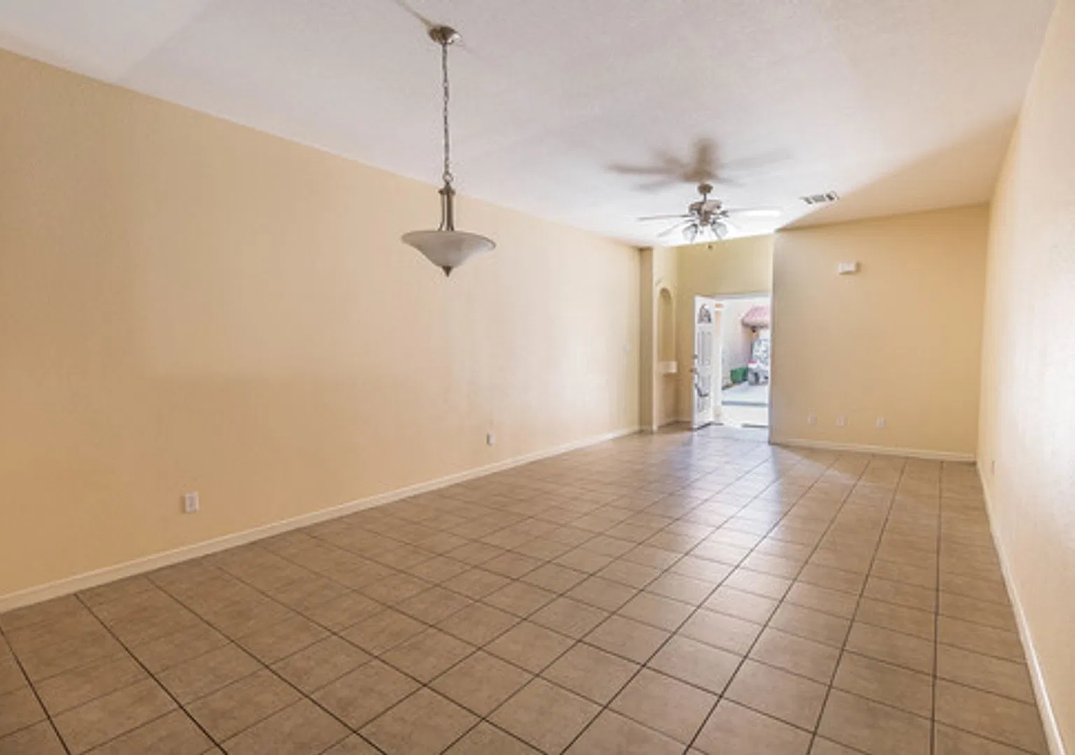 Spacious 3 bedroom, 2.5 Bath Condo in East El Paso!! — Photo 4