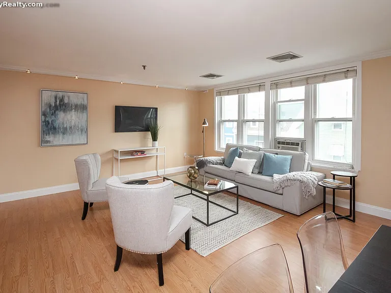 161 W 6th St #C — Photo 7