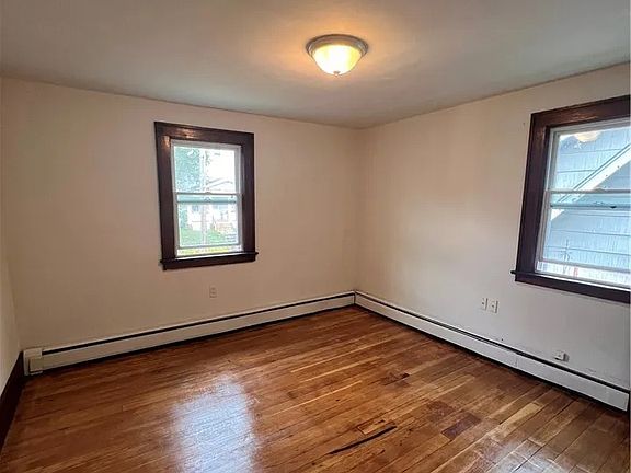 5th image of 1186 Pondview Ave