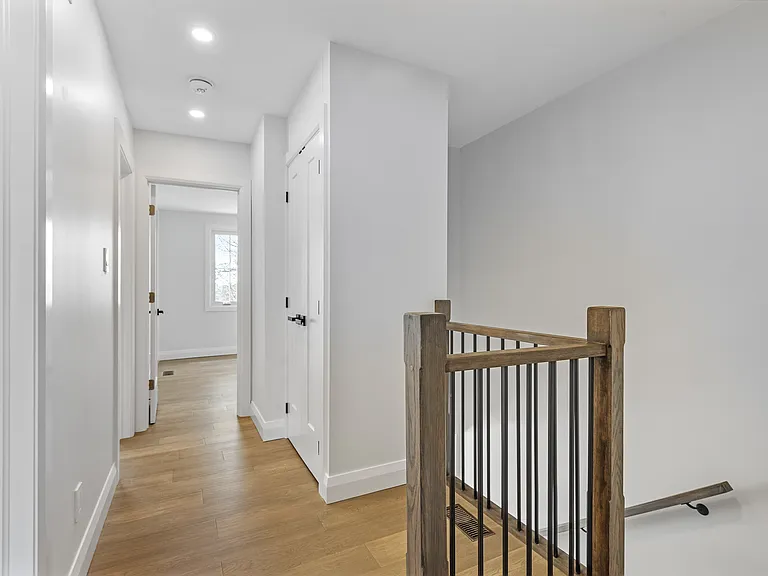 660 Hochelaga St — Photo 14
