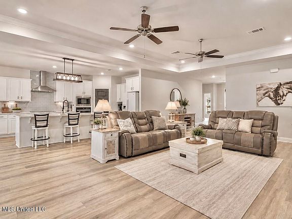 4th image of 19069 Harrington Cir
