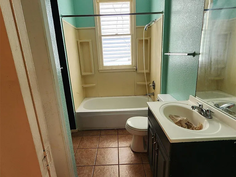 4401 Avenue Q 1/2 #2 — Photo 11
