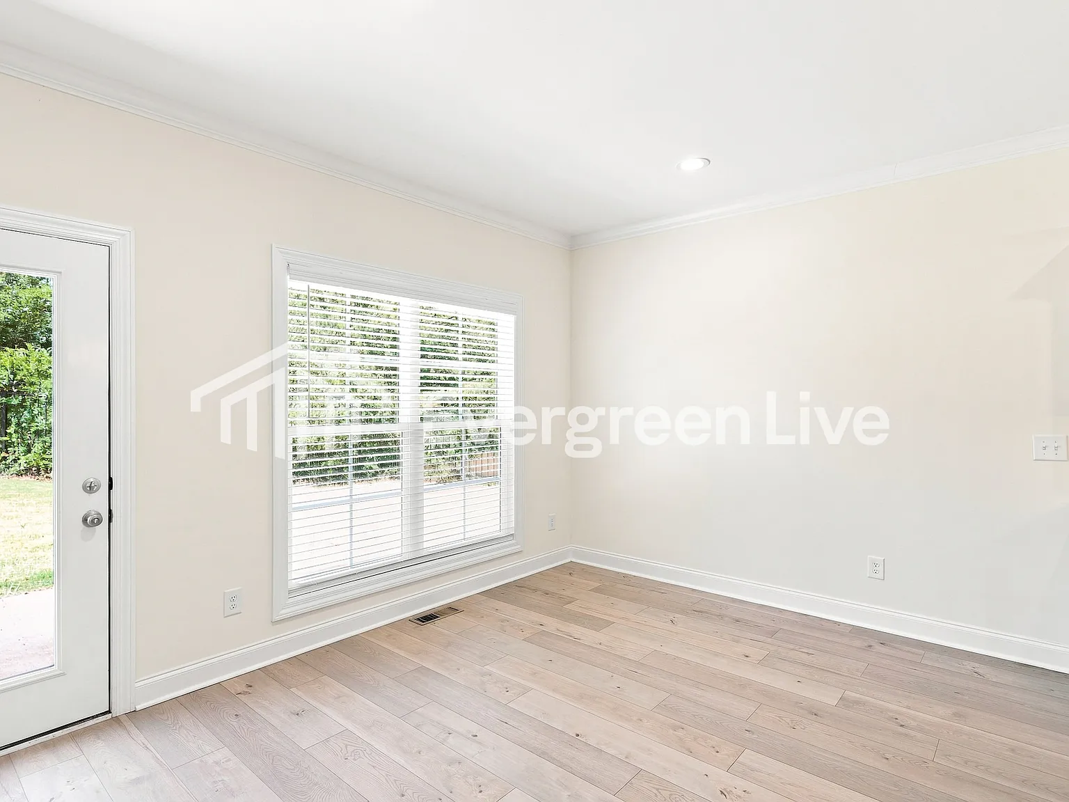 3 bed, 2.5 bath, 1624 sqft, $2,045 — Photo 3