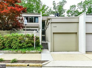 1626 Waters Edge Ln, Reston, VA 20190