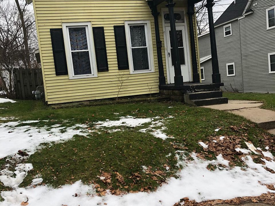 1st image of 28 Caledonia St NE #2