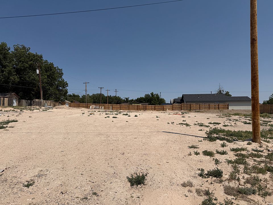 1st image of 203 W 12th St