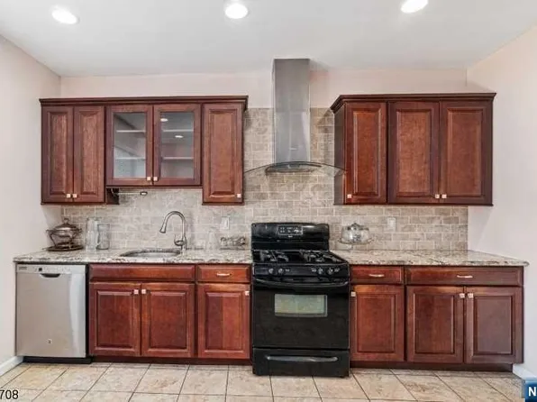 499 Hickory St, Kearny, NJ 07032