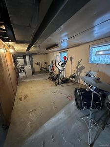 2379 Zinow St, Hamtramck, MI, 48212