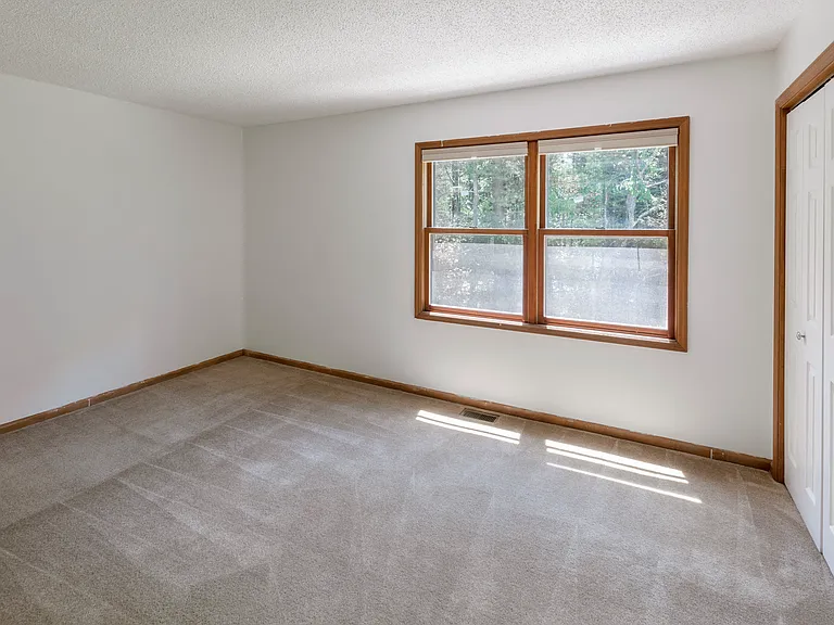English Village Apartments — Photo 13