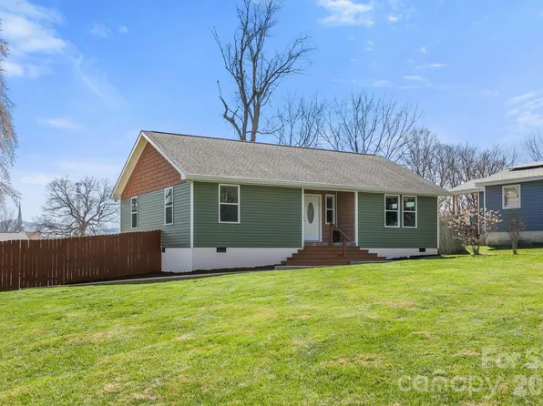 1844 Willow Rd, Hendersonville, NC 28739