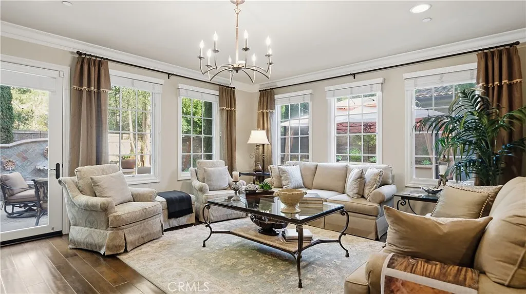 6 bed, 4.5 bath, 4922 sqft, $16,999 — Photo 4