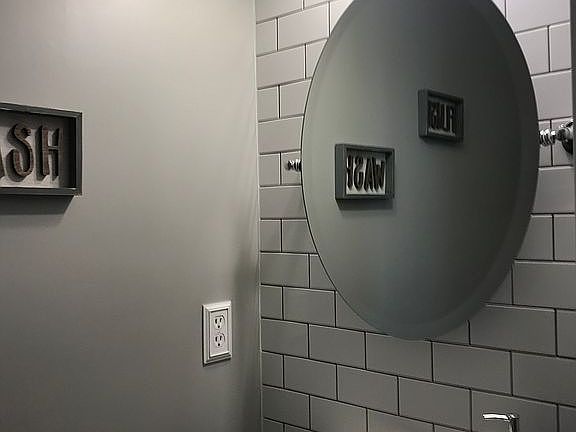 1/2 Bath