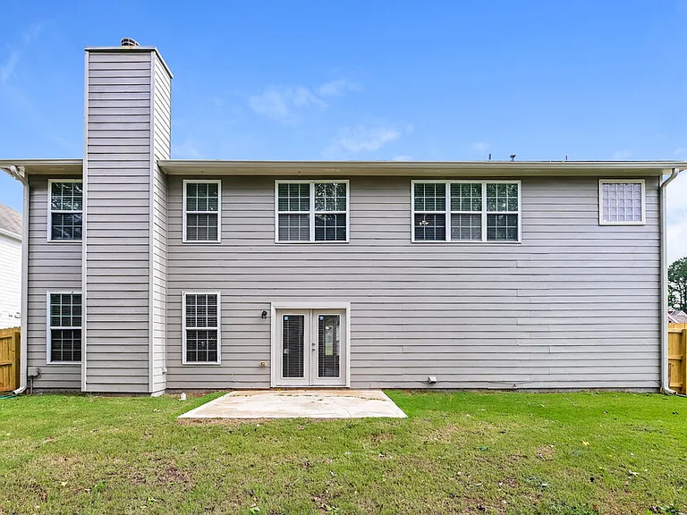 215 Greenland Dr — Photo 17
