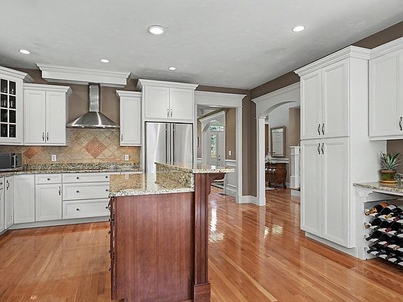 3rd image of 6 Juniper Hill Rd