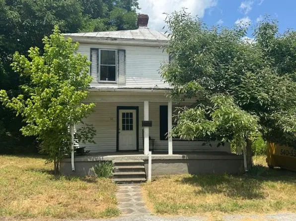 91 Water St, Buchanan, VA 24066
