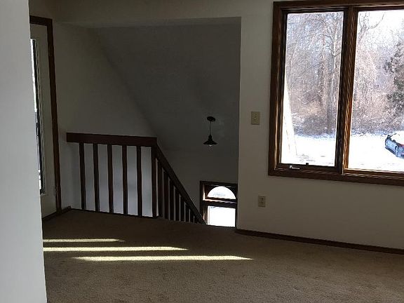 4th image of 24 Little Oak Ln