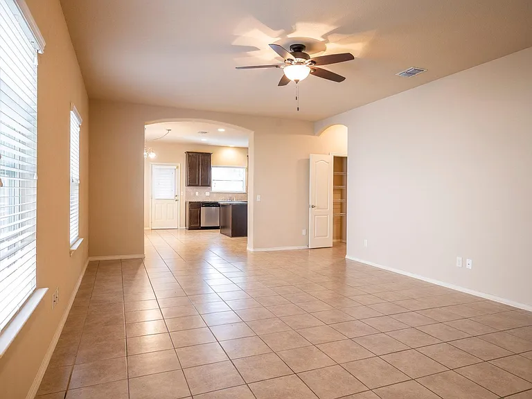 433 Stonebrook Dr — Photo 7