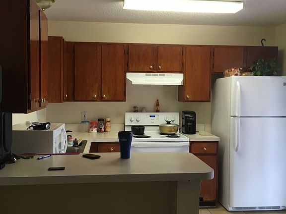 3rd image of 234 Belvoir Dr