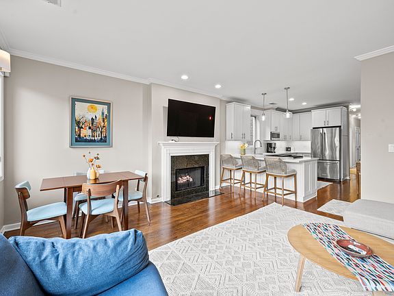 4th image of 3041 N Racine Ave #2