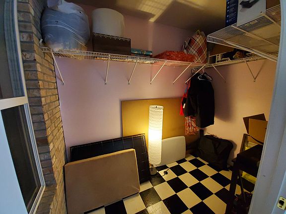 4th image of 3166 Putnam Ave