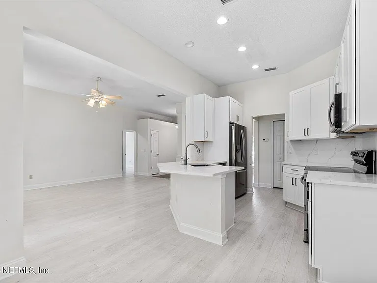 1722 Branch Vine Dr W — Photo 13