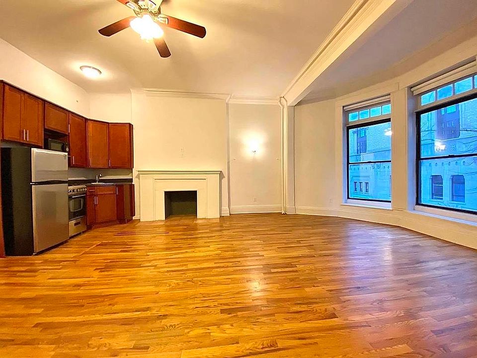 1st image of 256 W 73rd St