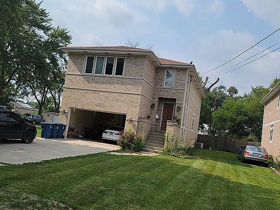 2nd image of 10716 Diversey Ave