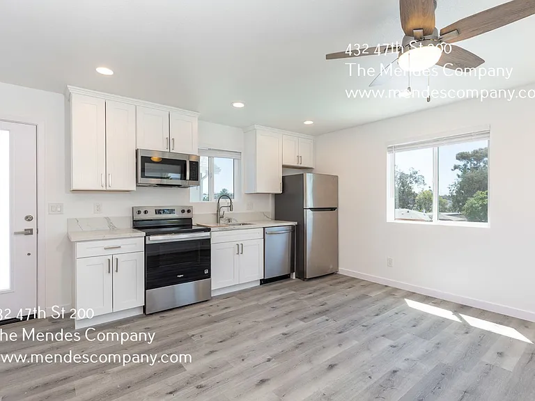 432 47th St #200 — Photo 3
