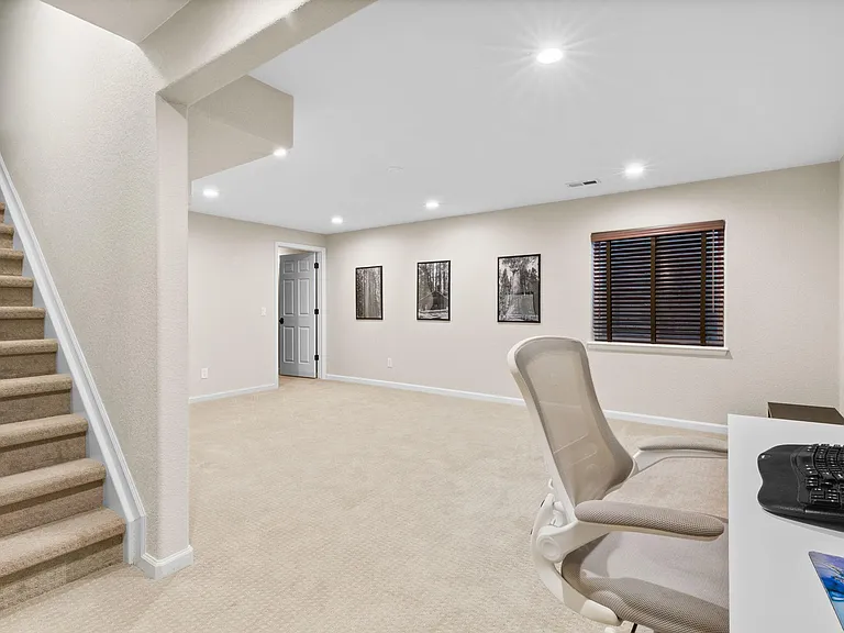 2771 Calkins Pl — Photo 48