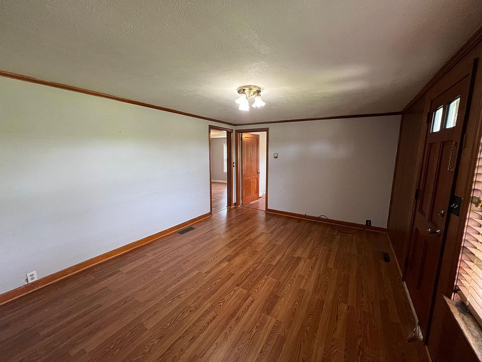 1st image of 60 Regal Oaks Dr