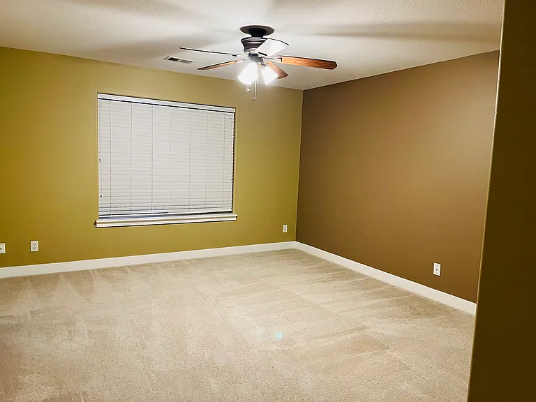 2459 NW Parnell Ter — Photo 4