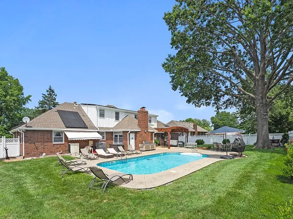 16425 E 36th St S, Independence, MO 64055