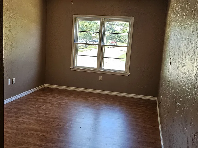 1904 W Randall Ave — Photo 8