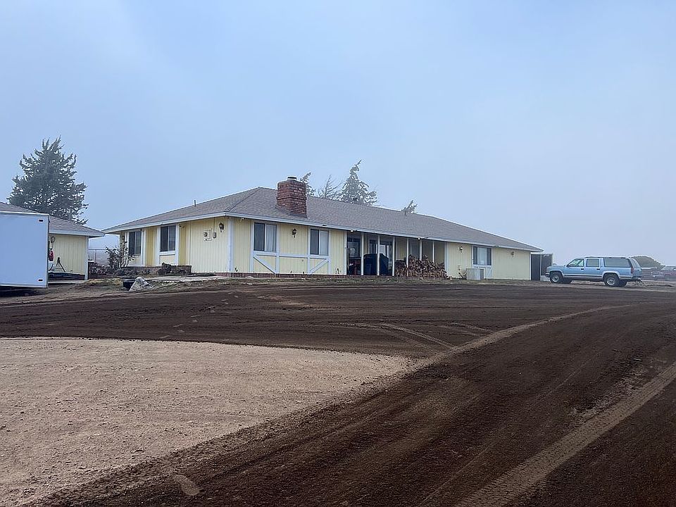 Huge front yard 