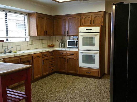 Kitchen - two ovens, electric cooktop, dishwasher