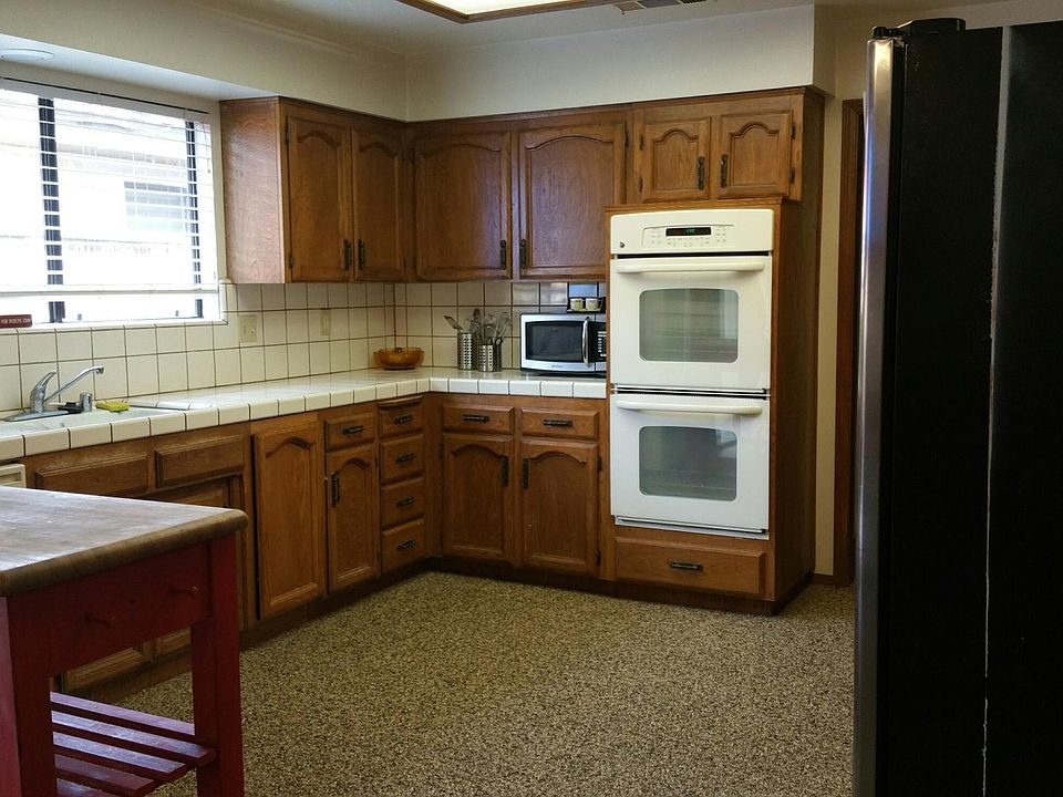 Kitchen - two ovens, electric cooktop, dishwasher