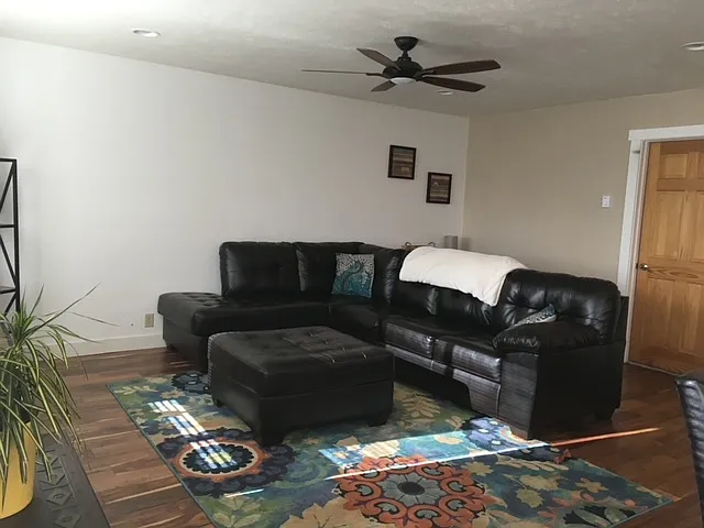 2 bed, 750 sqft, $2,800 — Photo 2