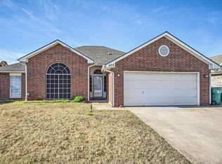 425 Conestoga Dr, Yukon, OK 73099