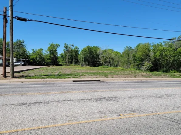 1318 Country Club Rd, Cleburne, TX 76033