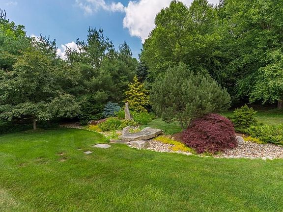 5th image of 50 Farmbrook Dr