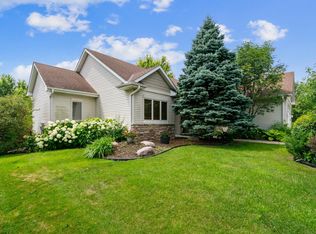 977 Bavaria Hills Ter, Chaska, MN 55318