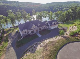 19 Fiddlehead Rd, Oxford, CT 06478