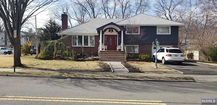 1st image of 95 Holland Ave