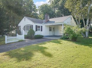 22 Governor Dr, Westfield, MA 01085