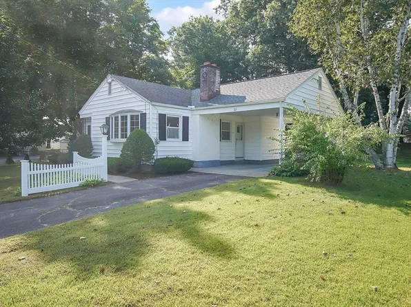 22 Governor Dr, Westfield, MA 01085