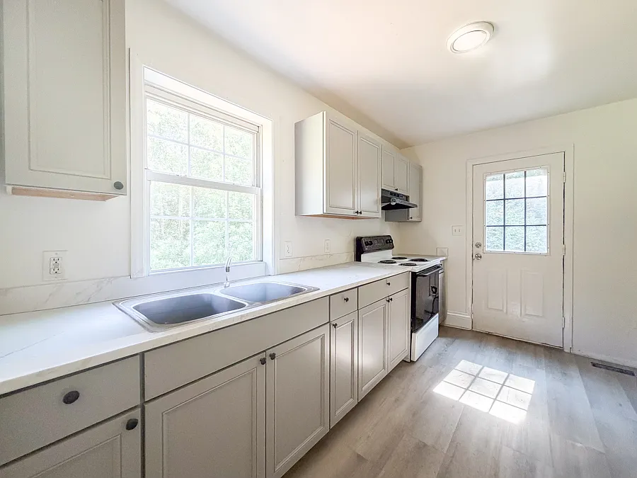 3 bed, $1,299 — Photo 4