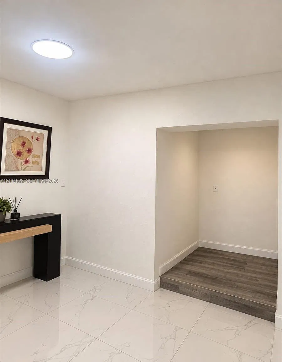 2 bed, 1.0 bath, 3362 sqft, $2,200 — Photo 2